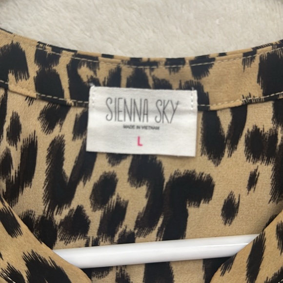 Lightweight leopard print dress size large brand, sienna sky - Picture 2 of 3